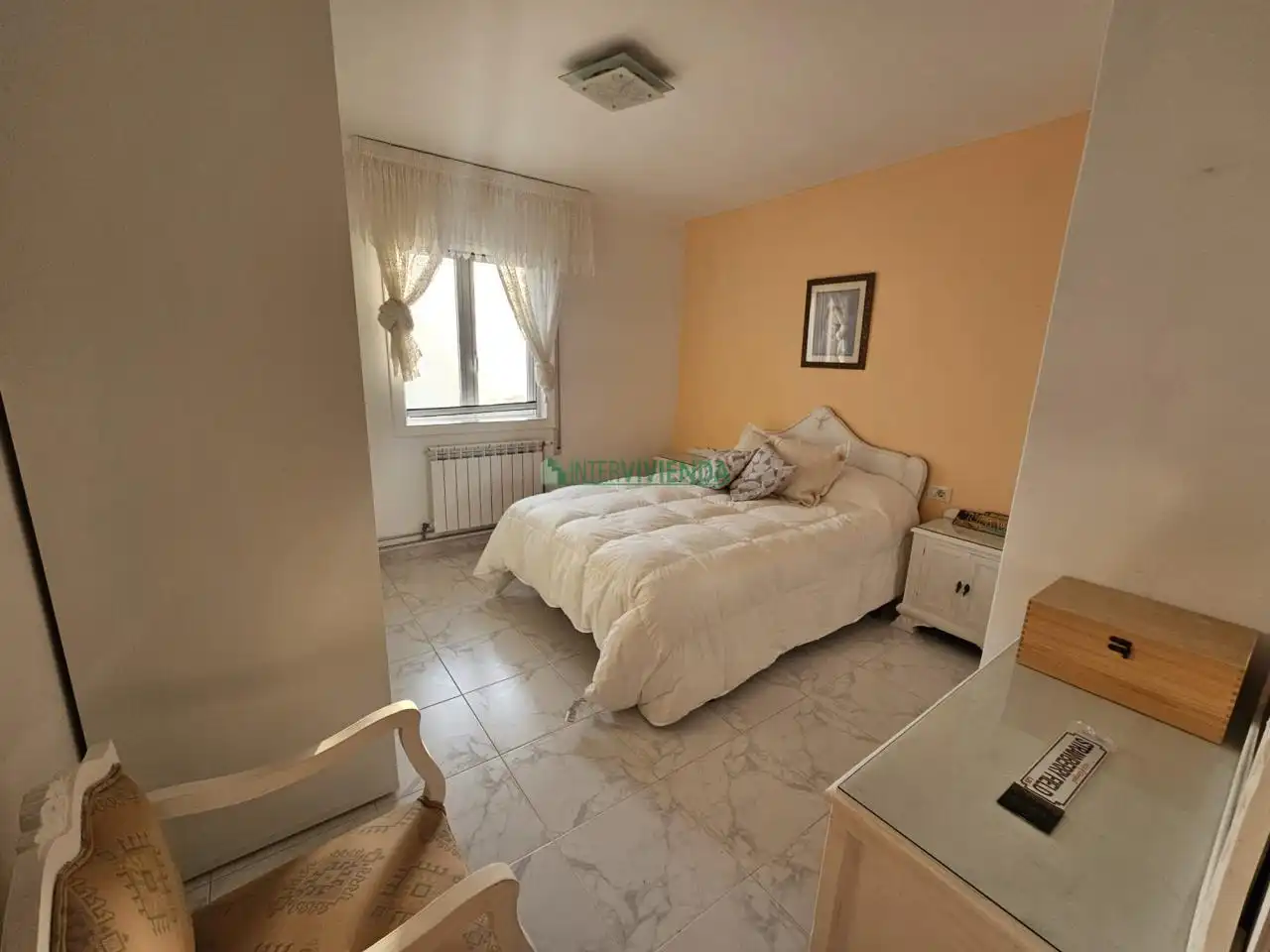 Dormitori de Casa o xalet en venda en Oia amb Calefacció, Jardí privat i Traster