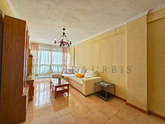 Piso en Venta en Calle Manuel Altolaguirre en Girón - Las Delicias