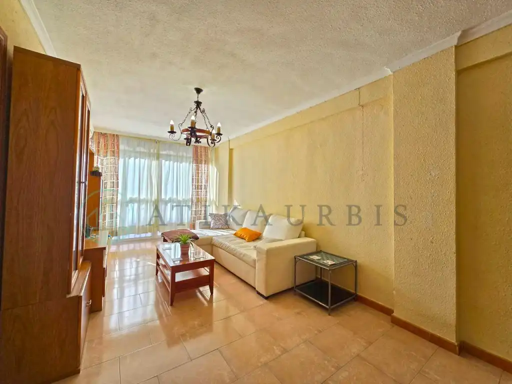 Piso en venta en Calle Manuel Altolaguirre, Girón - Las Delicias