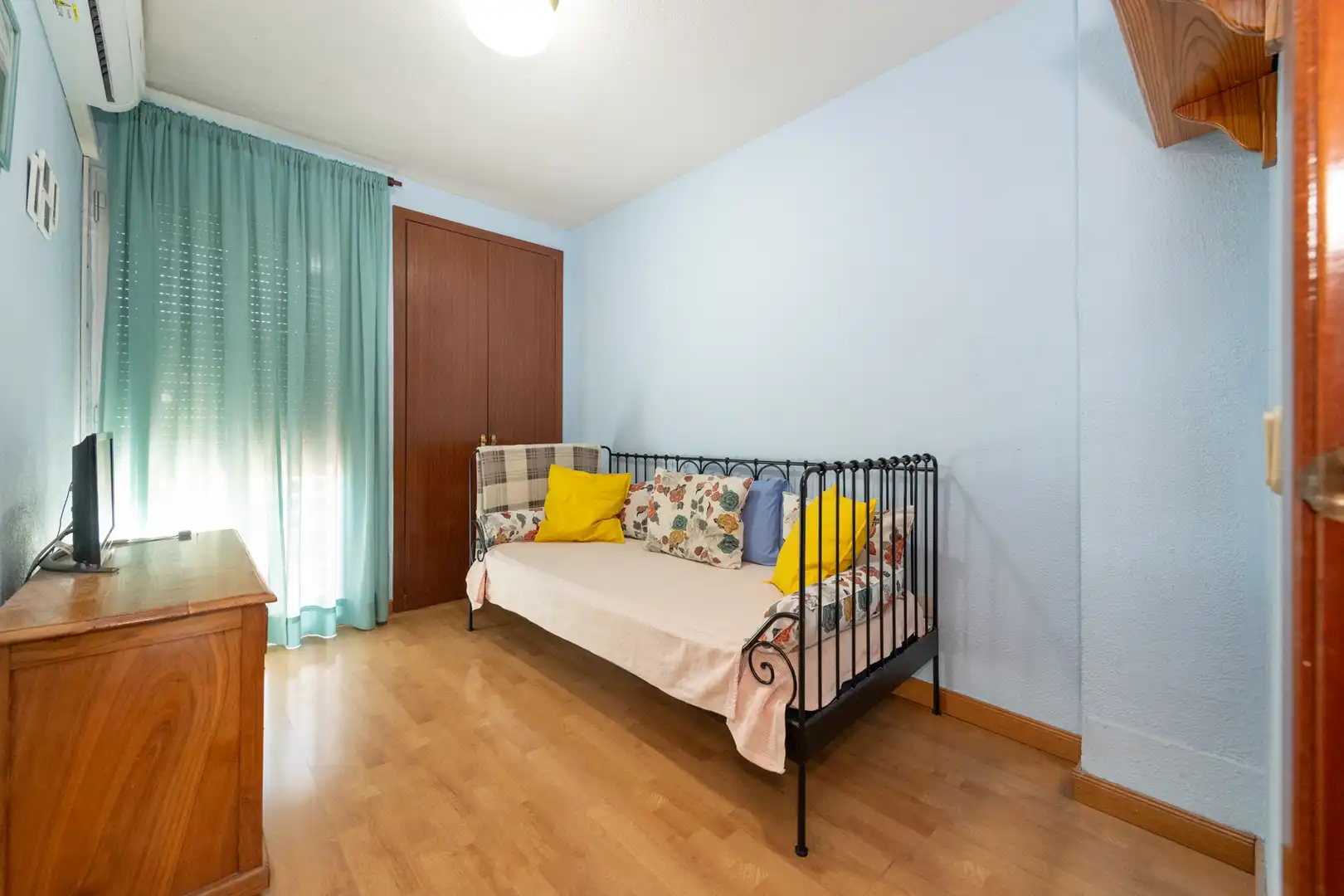 Dormitori de Casa adosada en venda en Villaviciosa de Odón amb Aire condicionat, Jardí privat i Terrassa