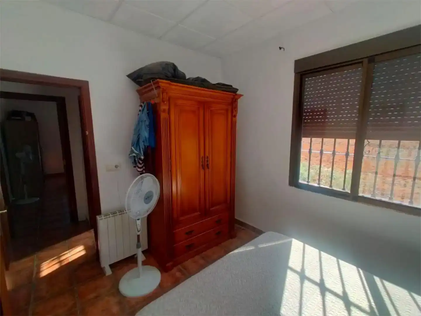 Dormitori de Finca rústica en venda en Marmolejo amb Aire condicionat i Piscina