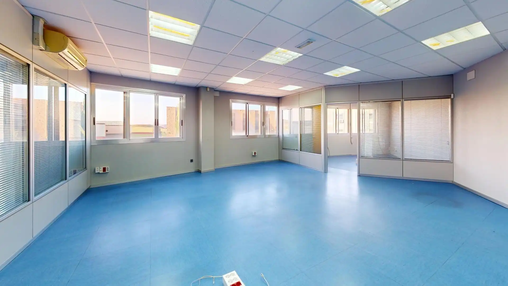 Nave industrial en venta en Torres de la Alameda