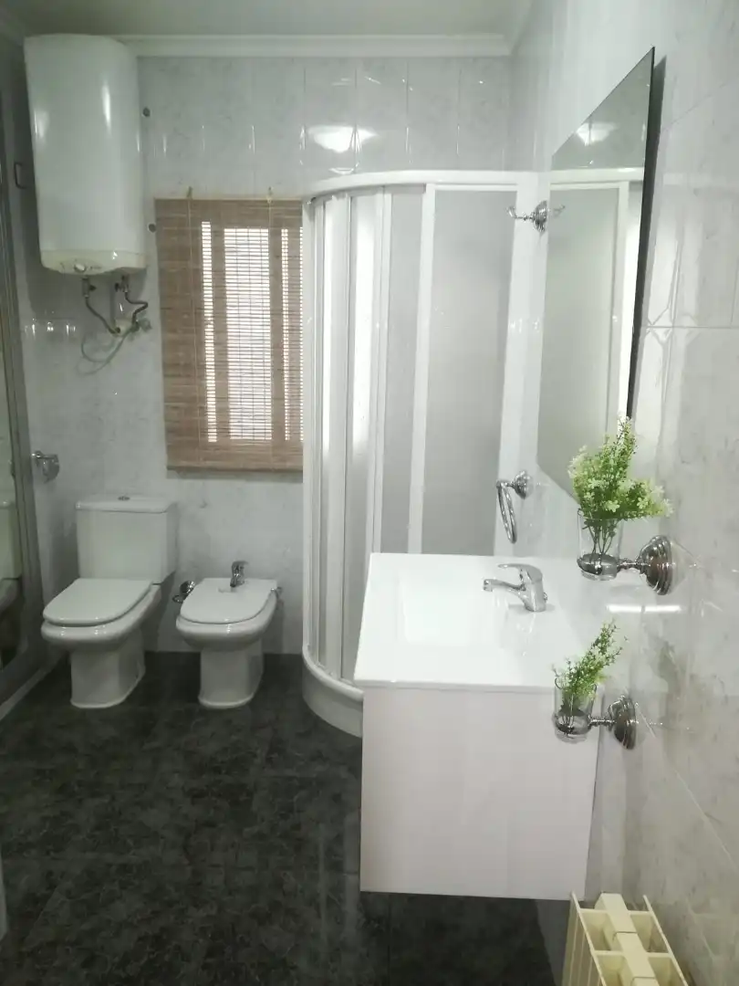 Bathroom of Flat for rent in Puertollano  with Air Conditioner, Heating and Furnished