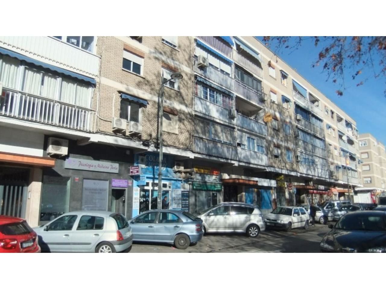 Vista exterior de Piso en venta en Parla con Calefacción, Terraza y Piscina comunitaria