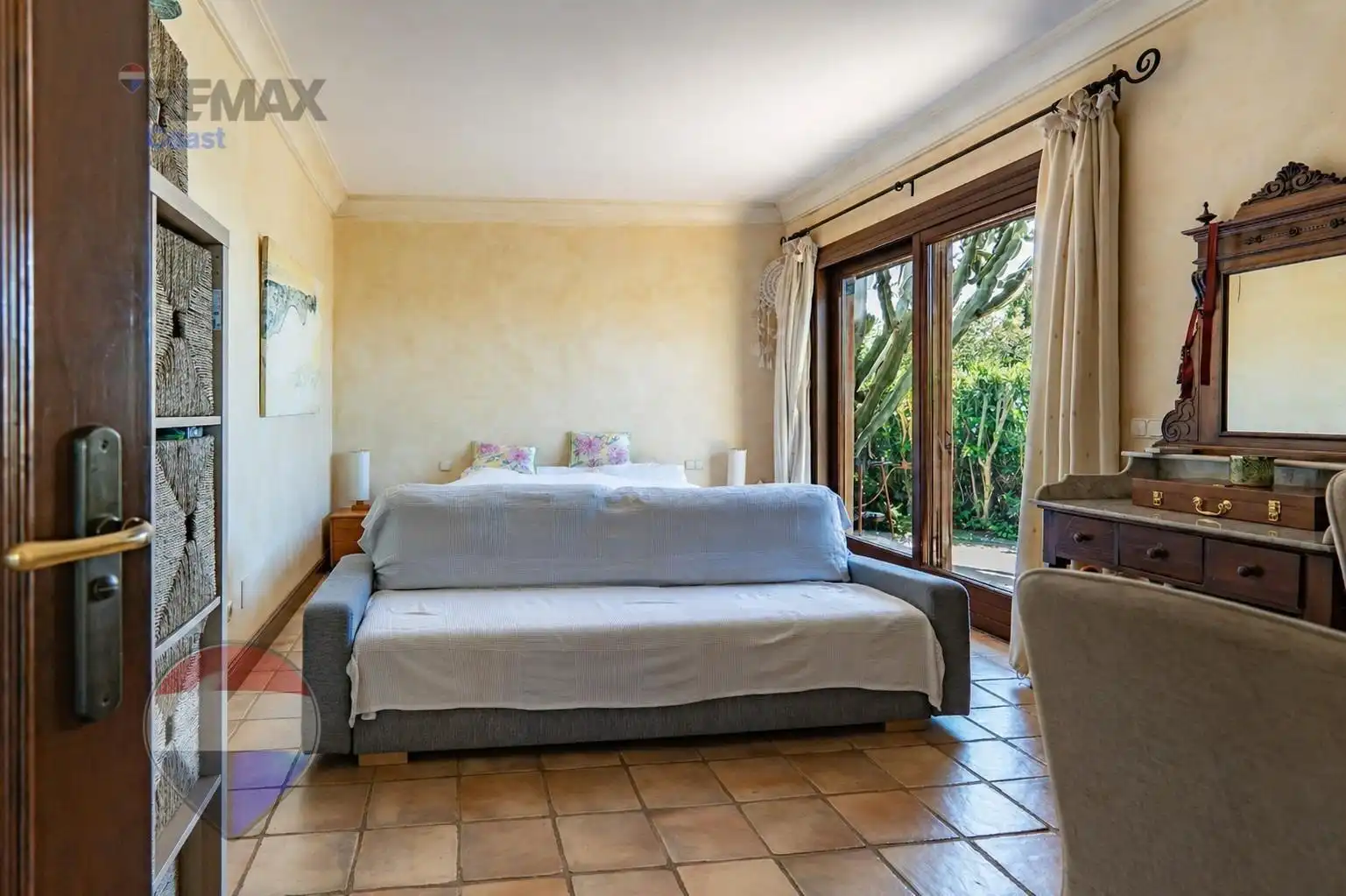 Sala de estar de Casa o chalet en venta en Marbella con Calefacción, Jardín privado y Terraza