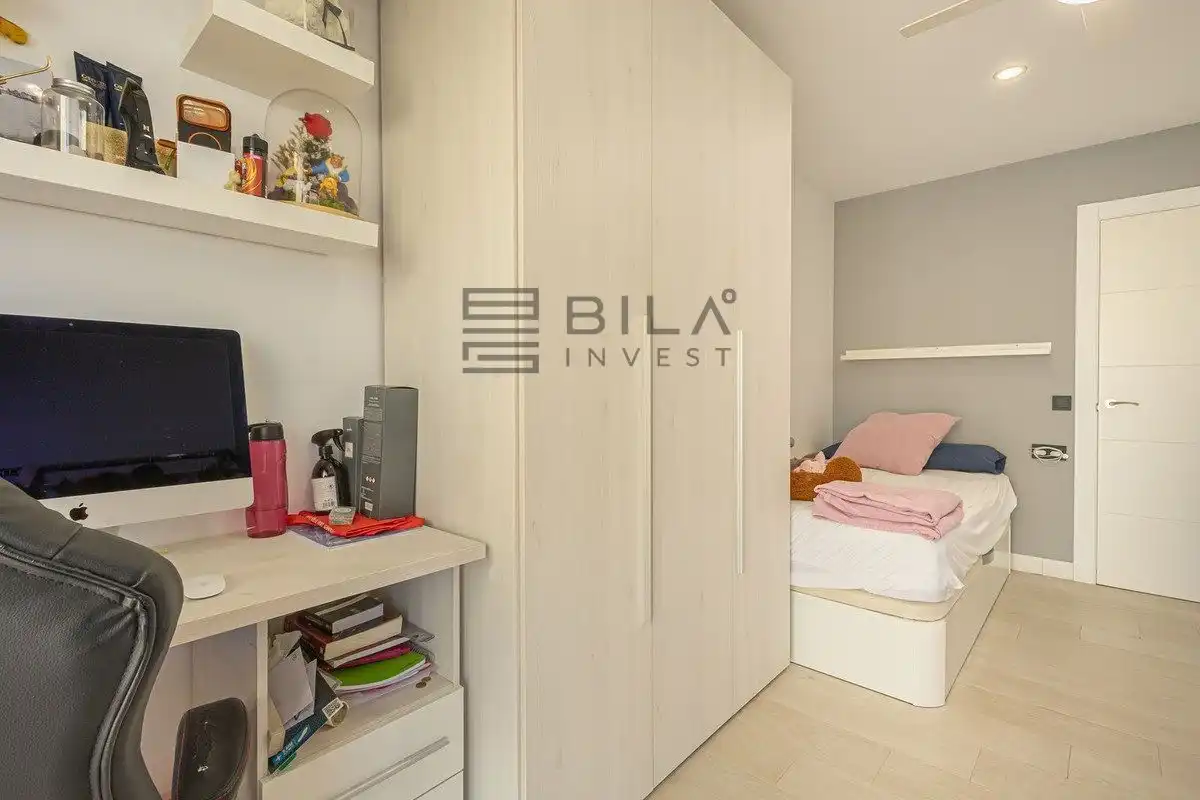 Habitación de Dúplex en venta en Fuengirola con Aire acondicionado, Terraza y Piscina