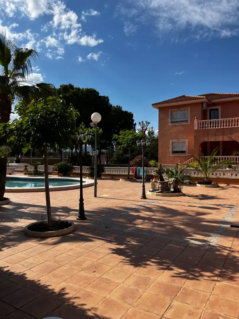 Außenansicht von Country house zum Verkauf in Mutxamel mit Privatgarten und Terrasse