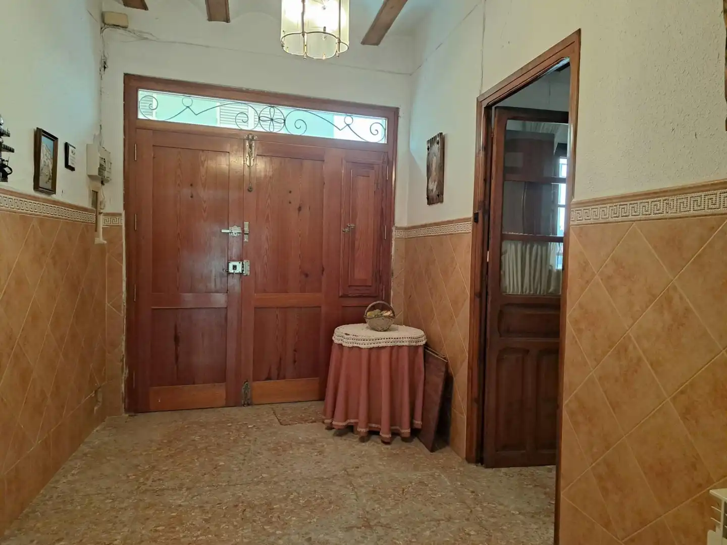 Einfamilien-Reihenhaus zum Verkauf in Requena mit Terrasse, Abstellraum und Balkon