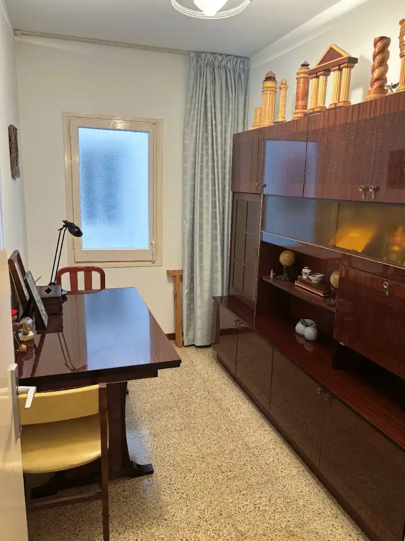Dining room of Flat for sale in L'Hospitalet de Llobregat  with Air Conditioner, Furnished and Oven