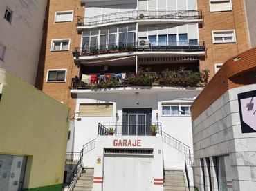 Flat with balcony for sale in Avenida Adolfo Díaz Ambrona 23