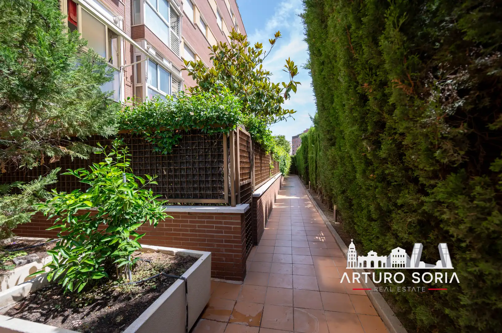 Exterior view of Flat for rent in Madrid  with Storage room and Community pool