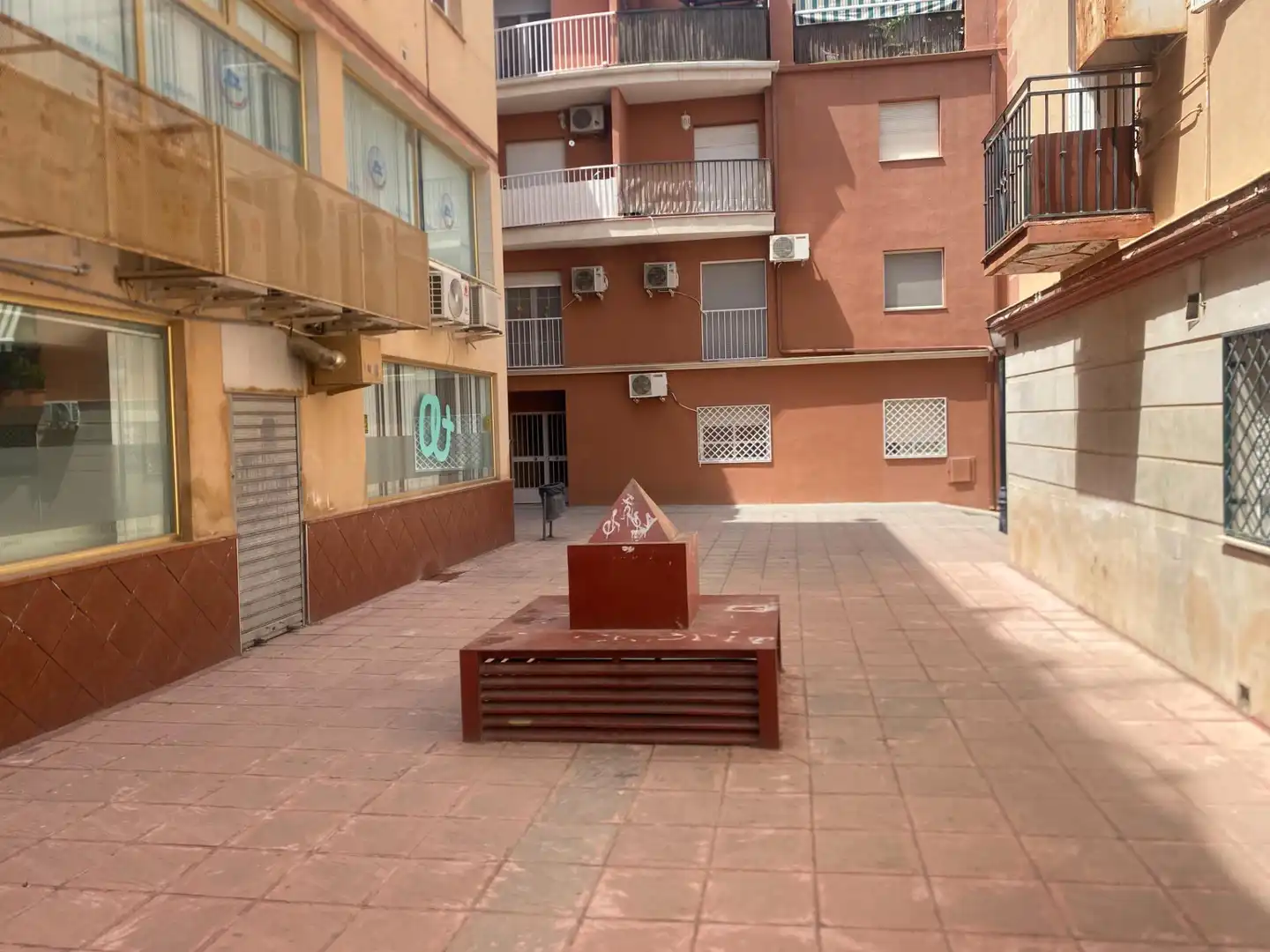 Vista exterior de Local en venta en Las Gabias con Aire acondicionado