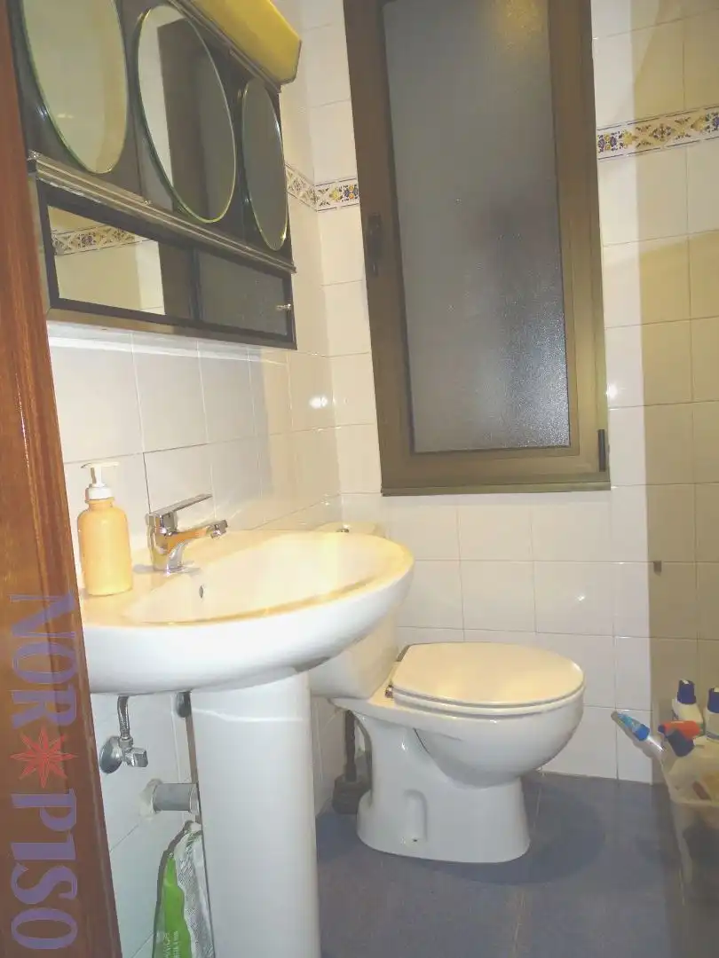 Bathroom of Flat for rent in Bilbao   with Heating, Furnished and Balcony