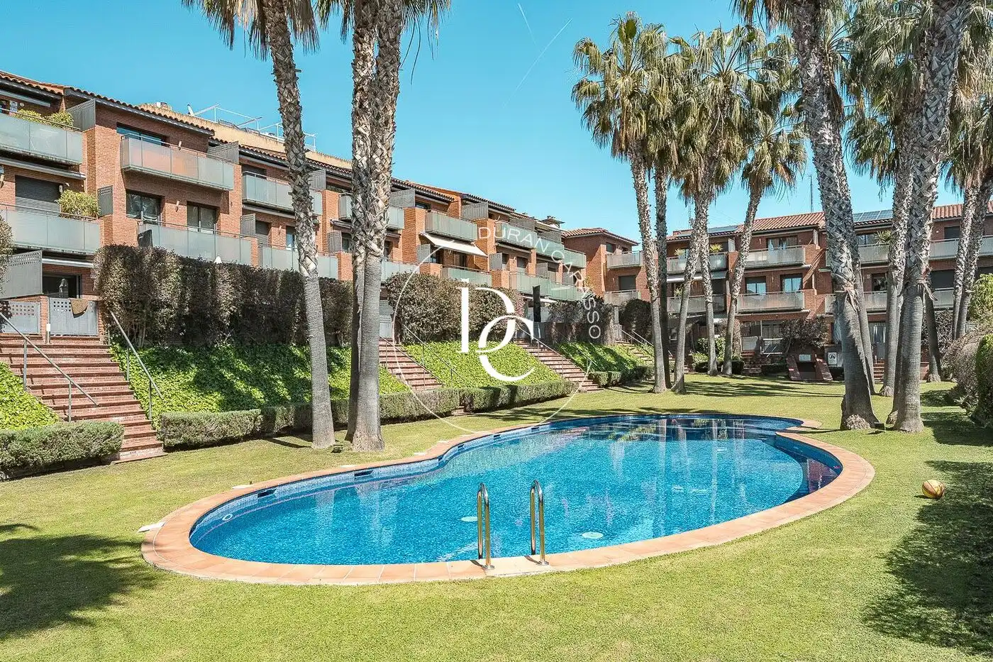 Vista exterior de Casa o xalet en venda en Sitges amb Aire condicionat, Calefacció i Jardí privat