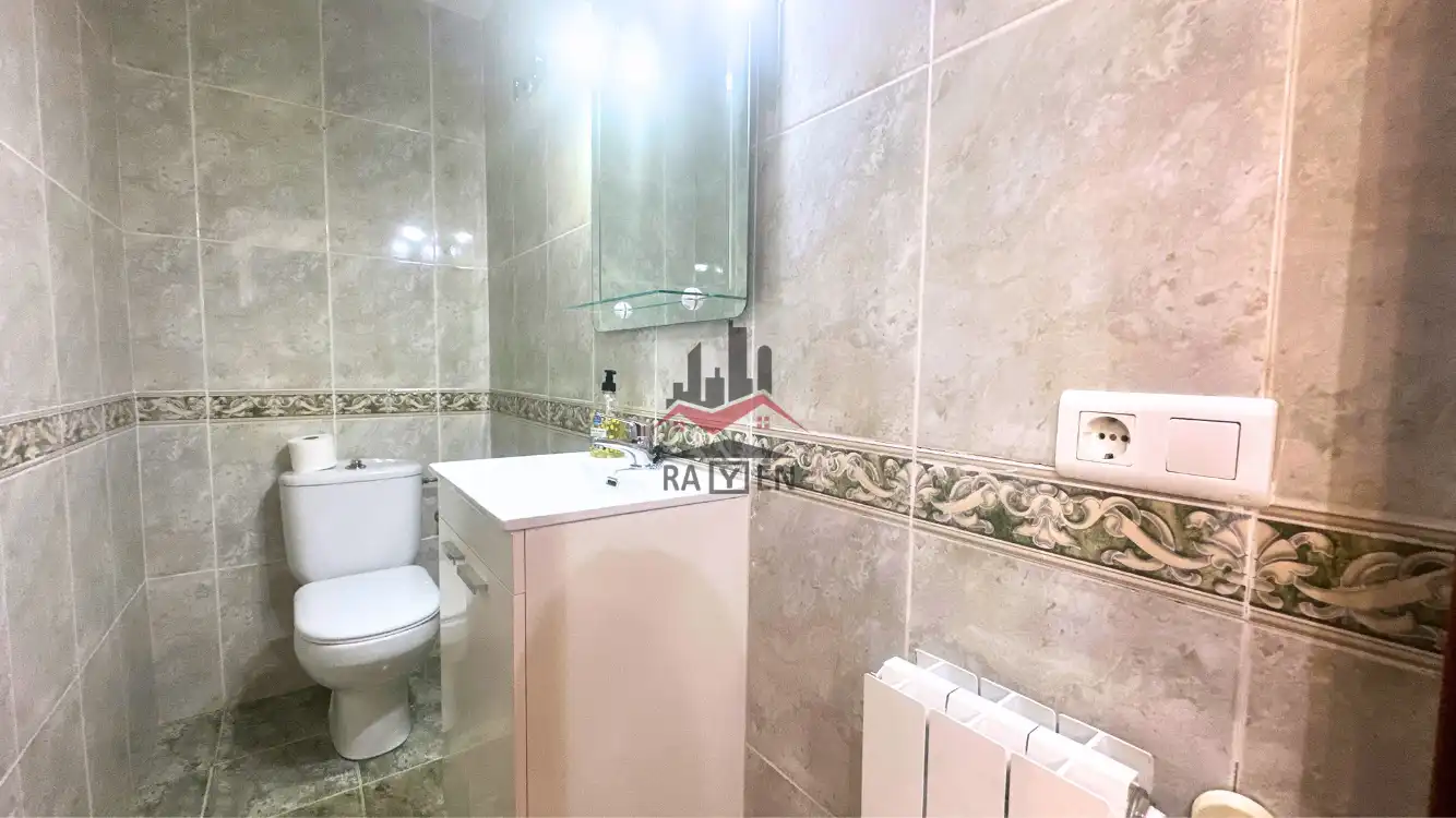 Baño de Casa adosada en venta en Figueres con Calefacción