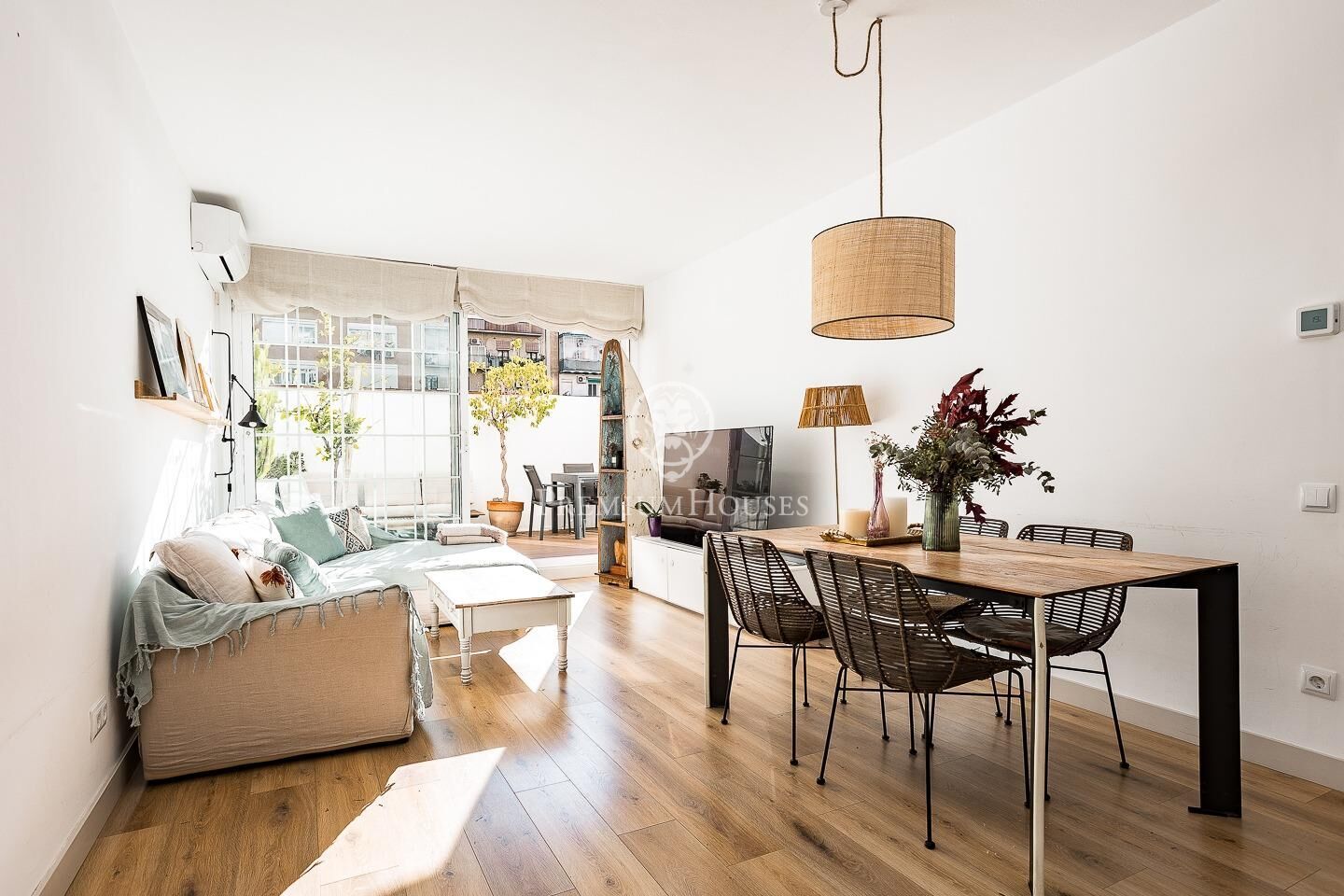 Living room of Flat for sale in  Barcelona Capital  with Air Conditioner, Heating and Terrace