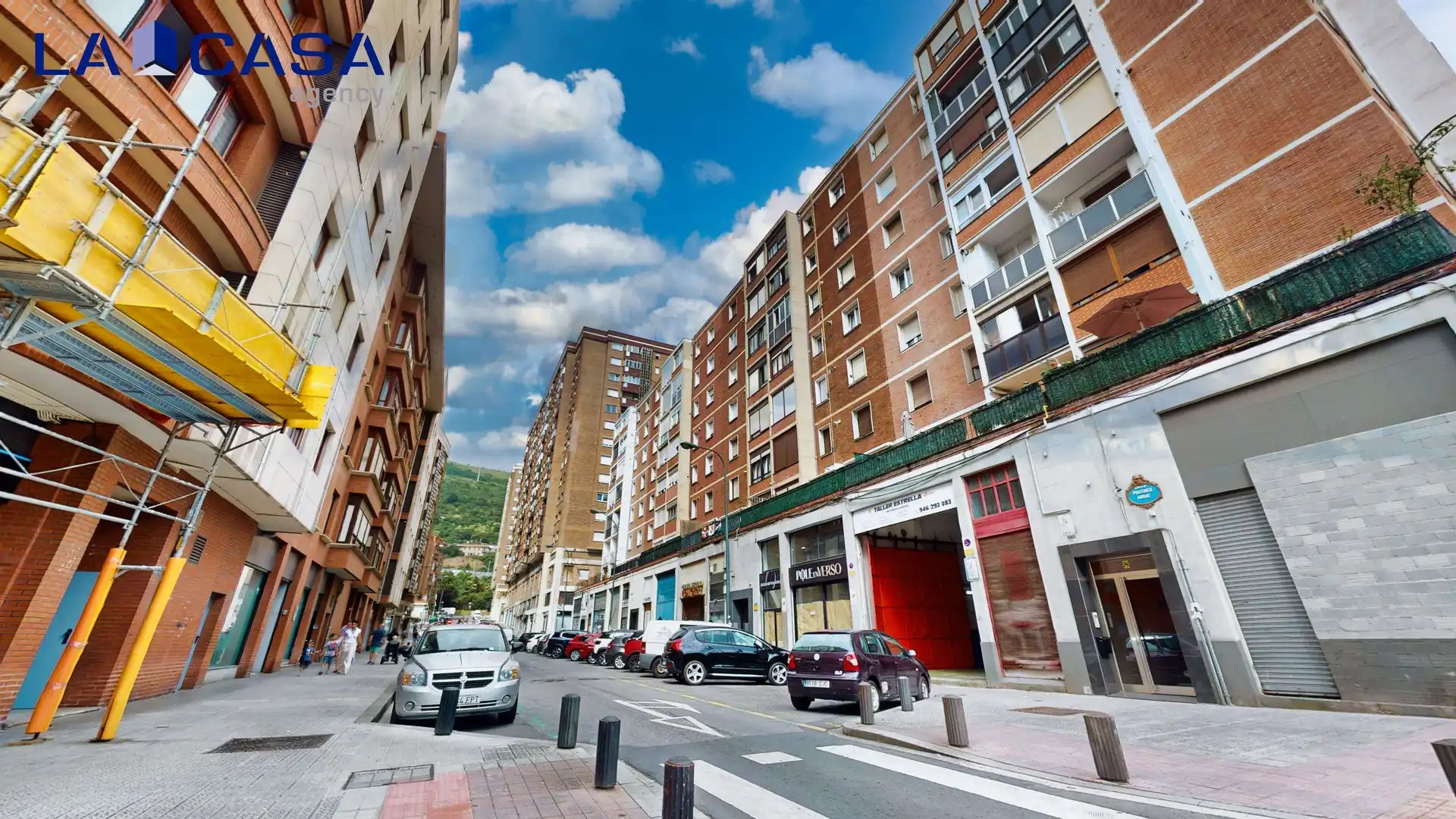 Vista exterior de Pis en venda en Bilbao  amb Balcó