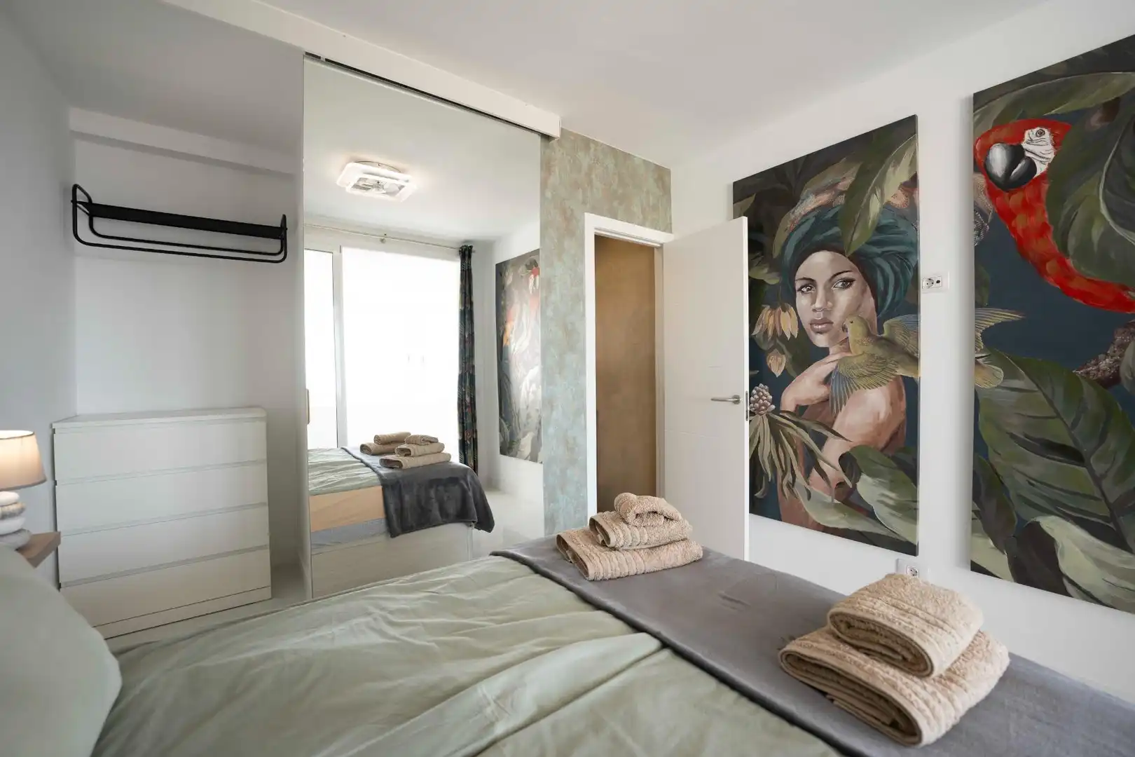 Dormitori de Apartament en venda en Adeje amb Aire condicionat, Terrassa i Moblat