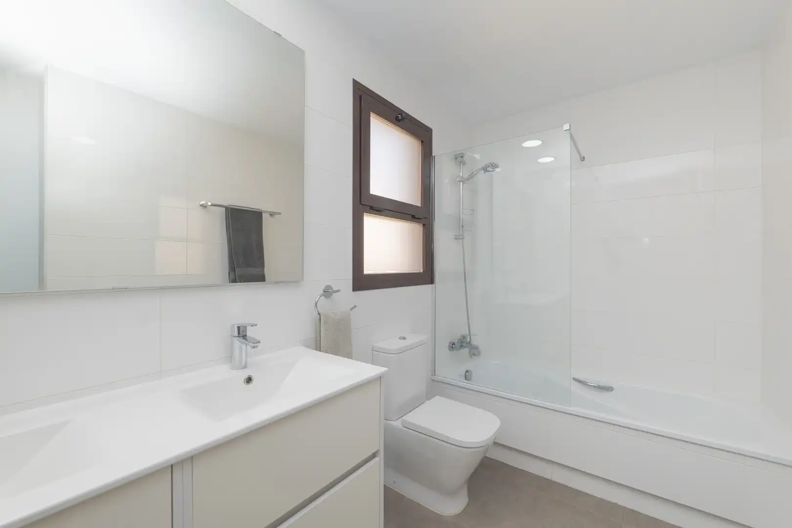 Bany de Apartament en venda en Benalmádena amb Aire condicionat, Calefacció i Terrassa