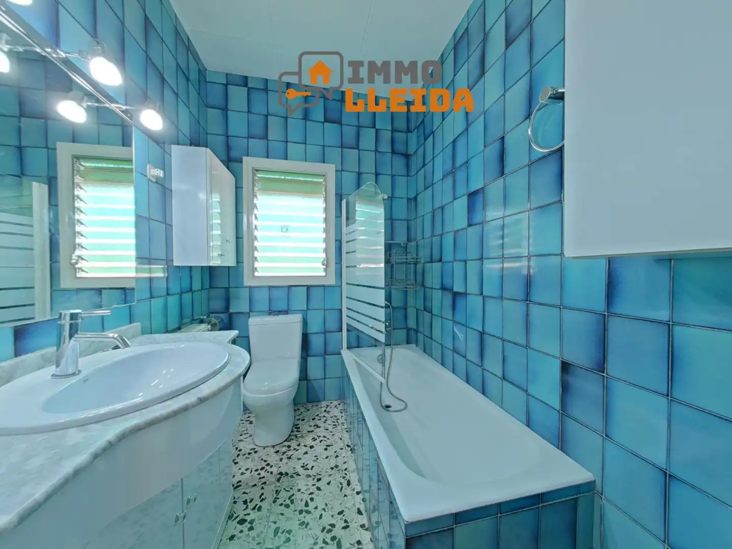 Bathroom of Flat for rent in Os de Balaguer  with Heating, Terrace and Storage room