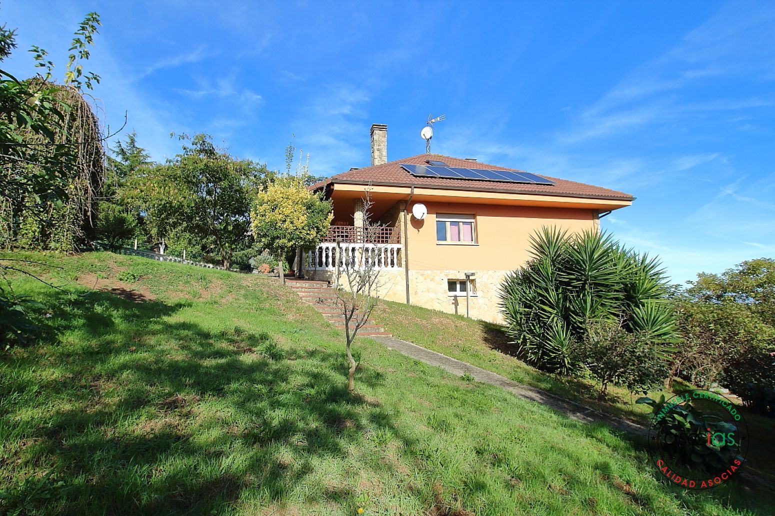 Vista exterior de Casa o xalet en venda en Gijón  amb Calefacció i Parquet