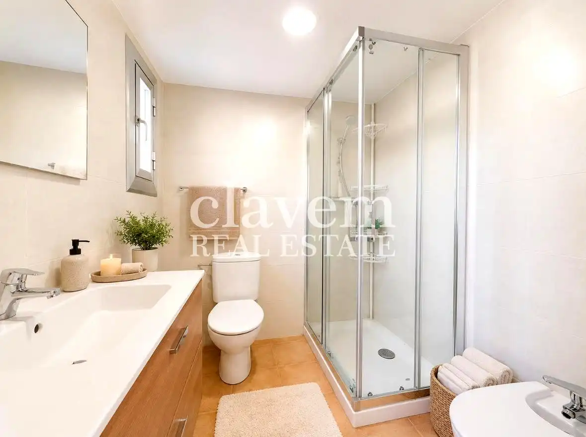 Badezimmer von Wohnung zum Verkauf in Montgat mit Klimaanlage und Terrasse