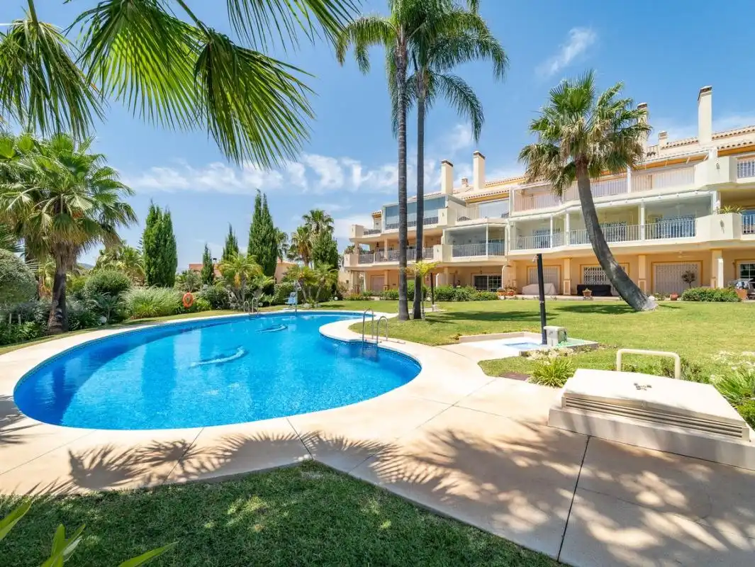 Vista exterior de Piso en venta en Alhaurín El Grande con Aire acondicionado, Calefacción y Terraza