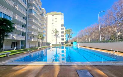 Piscina de Apartament de lloguer en Gandia amb Aire condicionat, Terrassa i Moblat