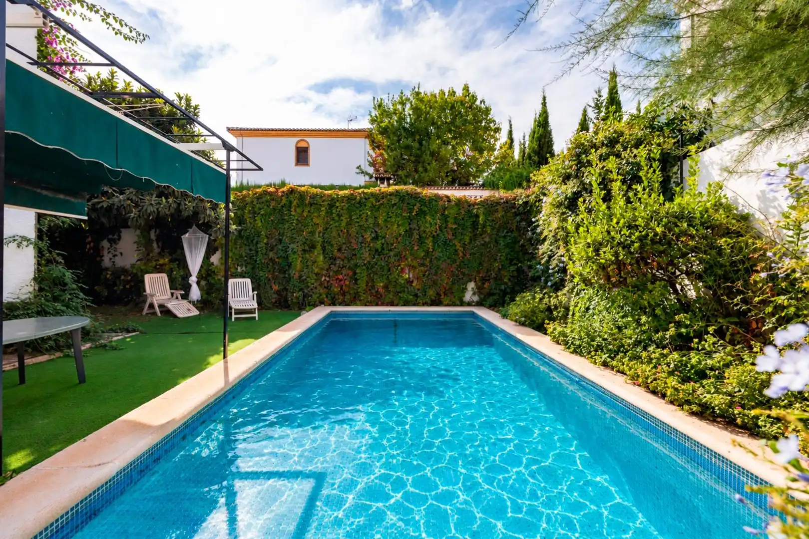 Piscina de Casa adosada en venta en Ogíjares con Aire acondicionado, Calefacción y Jardín privado