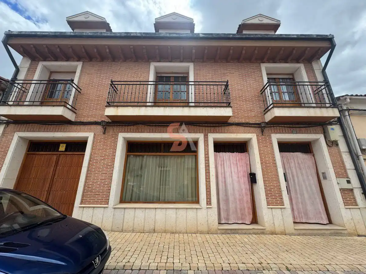 Vista exterior de Piso en venta en Cigales con Calefacción, Terraza y Trastero
