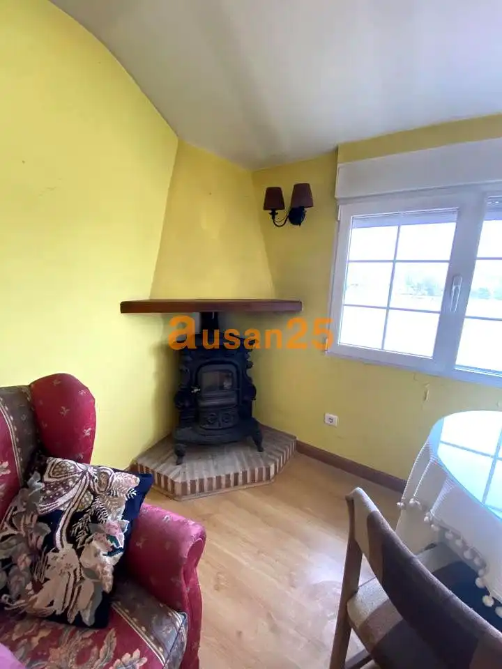 Wohnzimmer von Haus oder Chalet zum Verkauf in Fresnillo de las Dueñas mit Heizung, Parkett und Terrasse