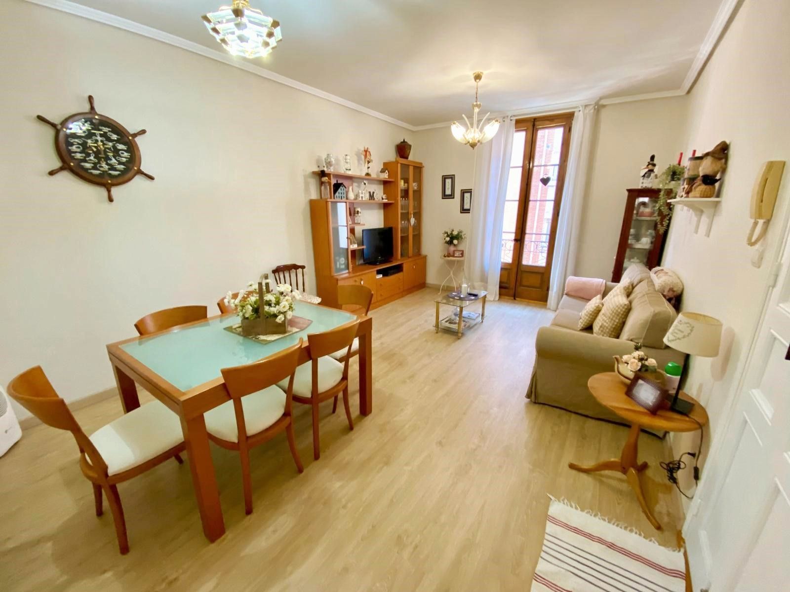 Sala d'estar de Pis en venda en Gijón  amb Parquet i Balcó