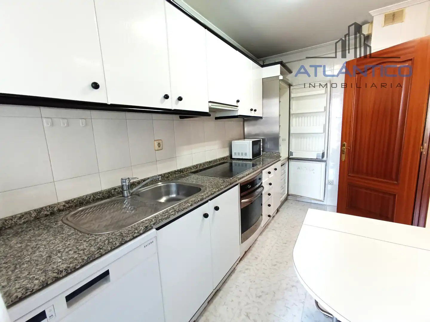Cocina de Apartamento en venta en A Coruña Capital  con Parquet, Trastero y Amueblado