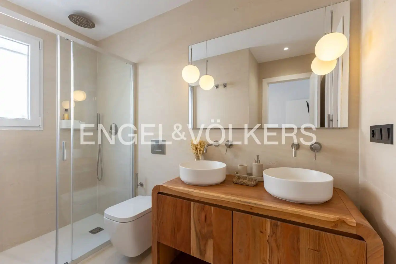 Baño de Piso en venta en Valencia con Aire acondicionado, Calefacción y Terraza