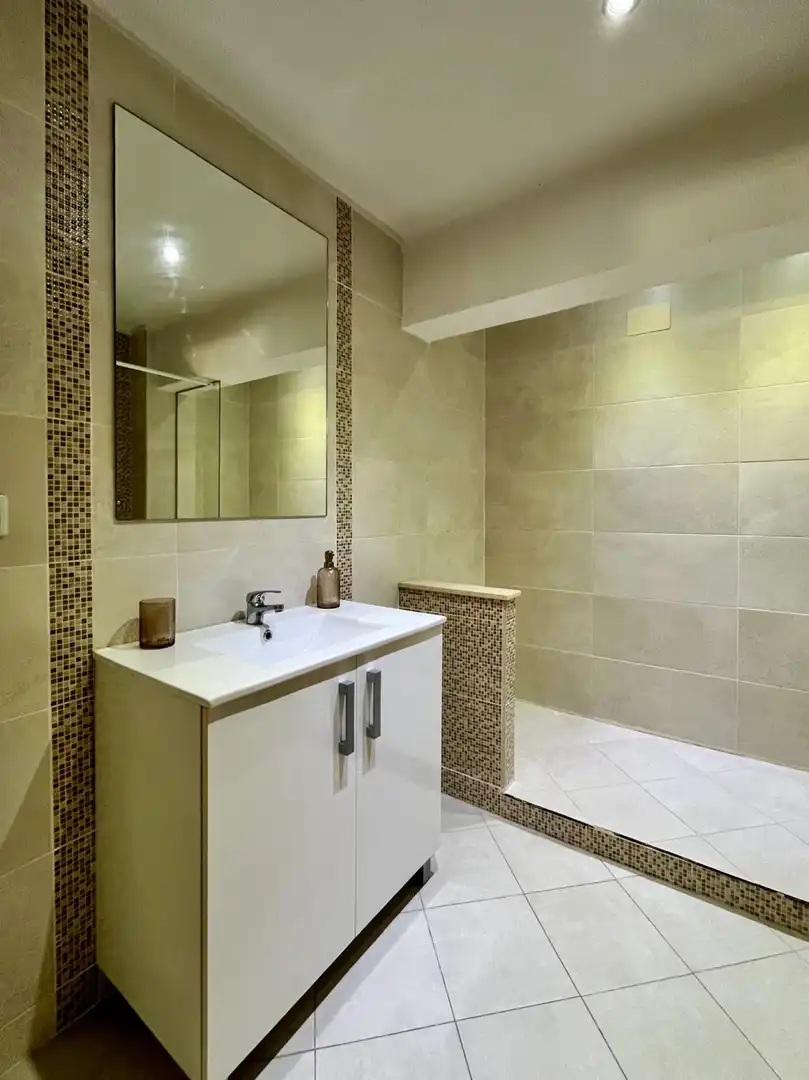 Bathroom of Flat for rent in Gijón   with Heating and Parquet flooring