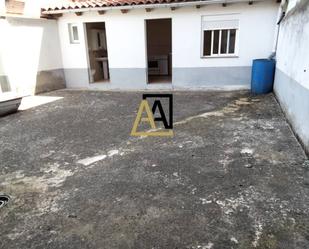 Aparcament de Casa o xalet en venda en Benavente amb Jardí privat