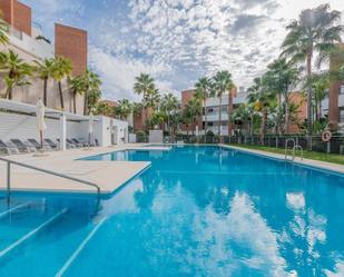 Piscina de Apartament de lloguer en Benahavís amb Aire condicionat, Terrassa i Piscina