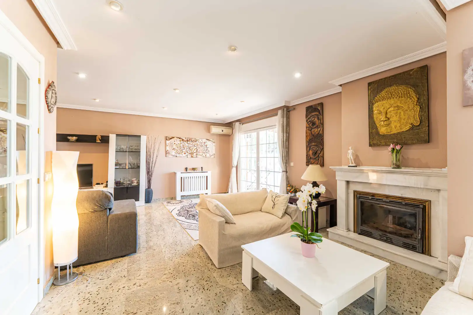 Sala de estar de Casa adosada en venta en Torrelodones con Calefacción, Jardín privado y Terraza