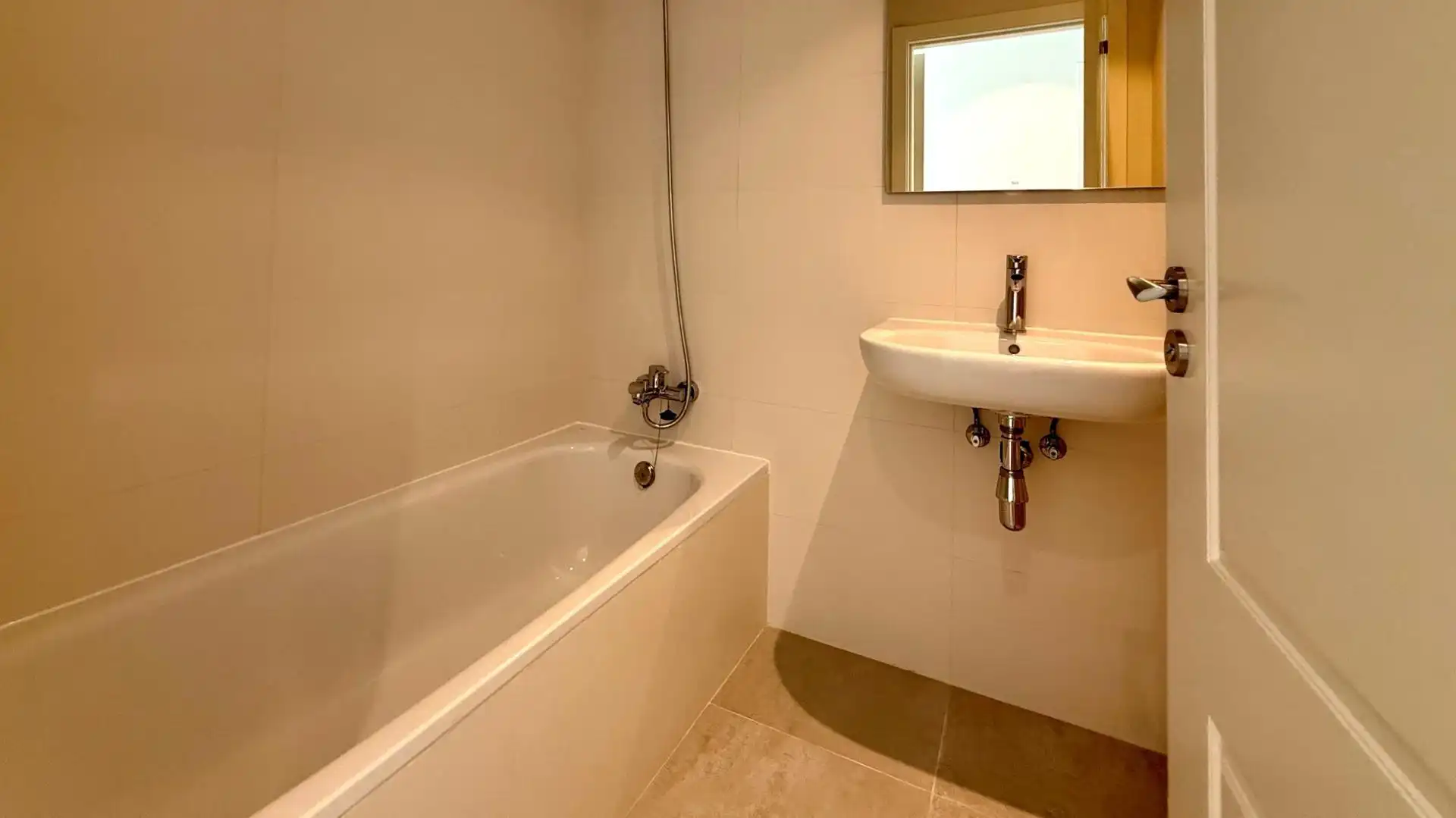 Badezimmer von Erdgeschoss zur Miete in  Palma de Mallorca mit Klimaanlage, Parkett und Terrasse