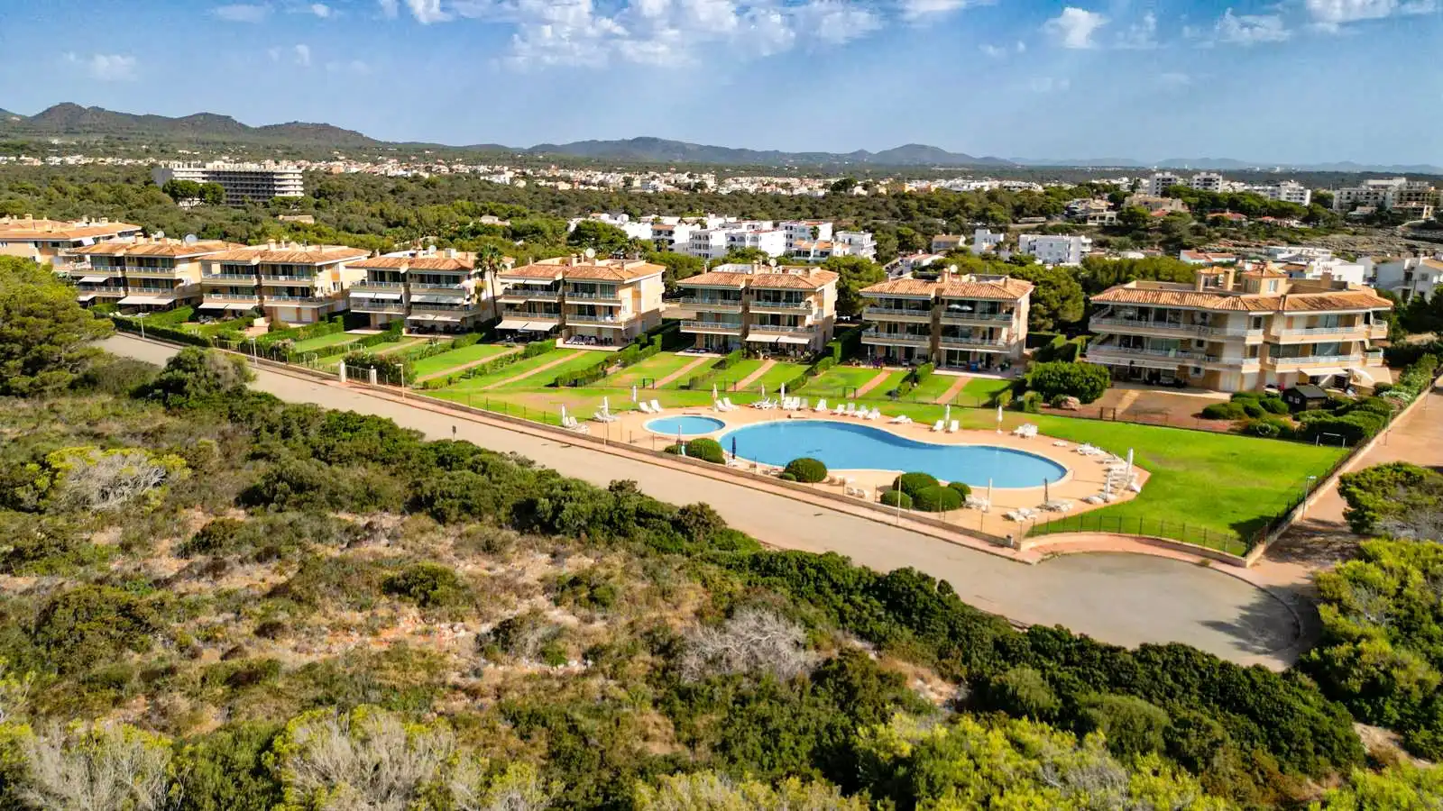 Vista exterior de Apartament en venda en Felanitx amb Aire condicionat, Traster i Piscina