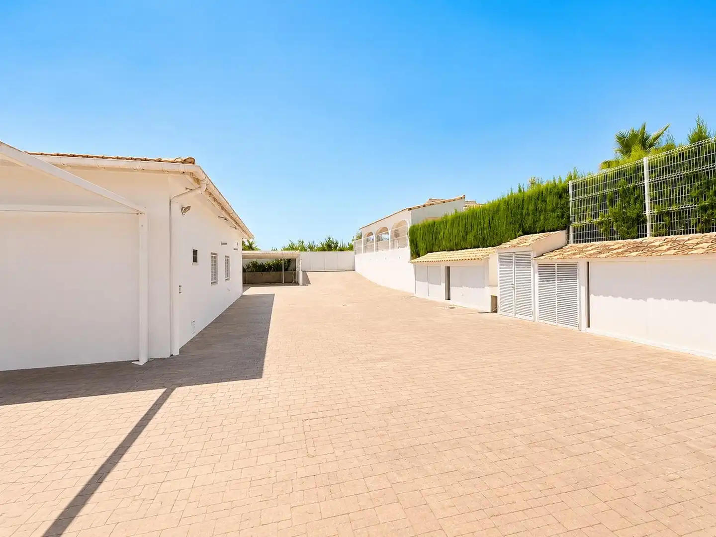 Vista exterior de Casa o xalet en venda en Carlet amb Aire condicionat, Calefacció i Jardí privat