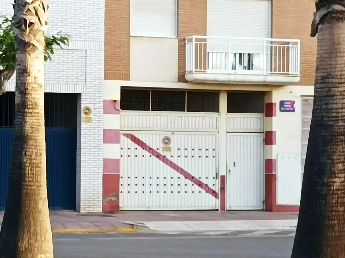 Exterior view of Garage for rent in Piscinas