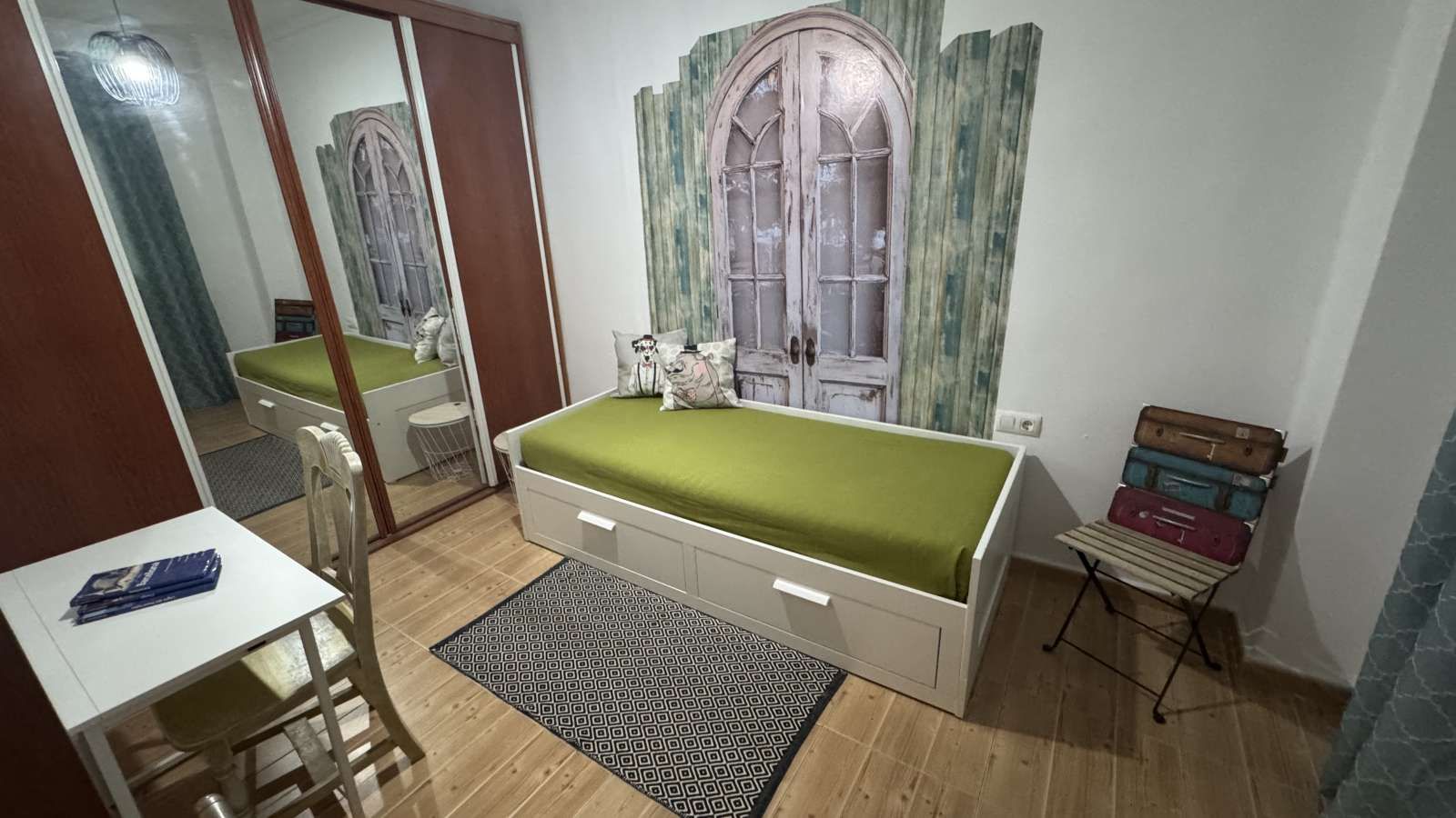 Bedroom of Flat to share in  Valencia Capital  with Air Conditioner, Heating and Terrace