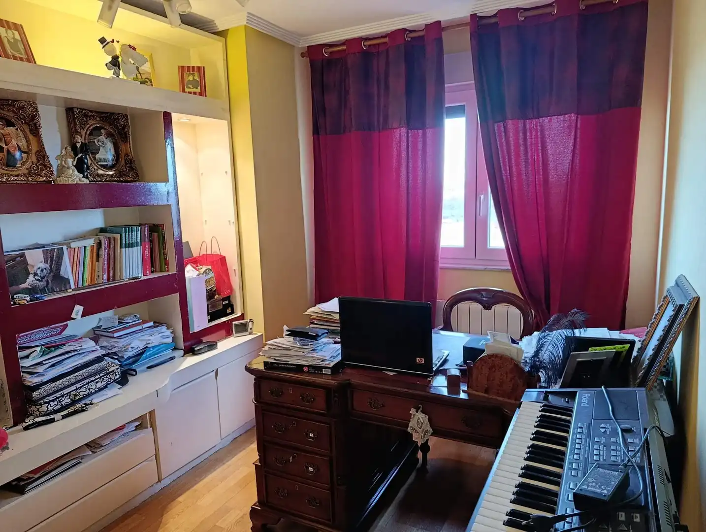 Habitación de Casa adosada en venta en Valverde de la Virgen con Jardín privado, Terraza y Balcón