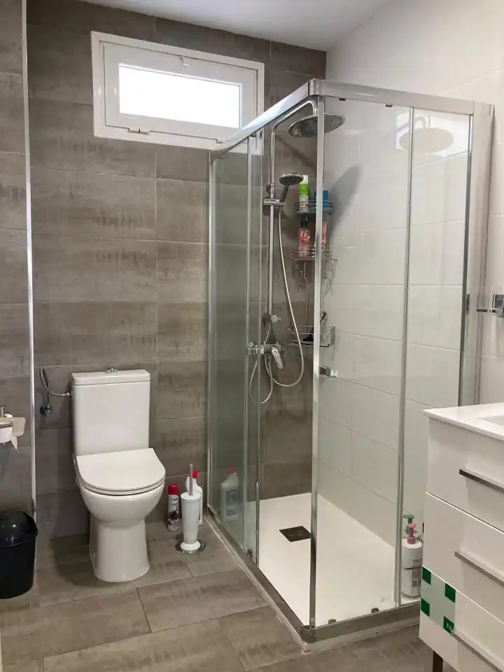 Baño de Estudio de alquiler en Arona con Aire acondicionado, Terraza y Amueblado