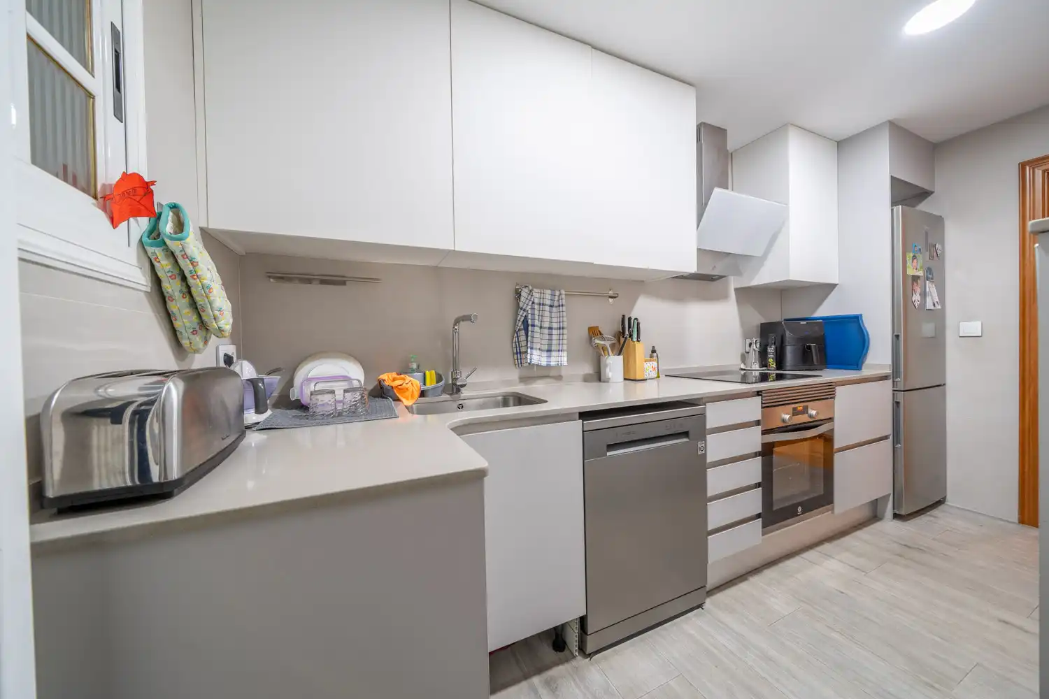 Kitchen of Flat for sale in Santa Coloma de Gramenet  with Air Conditioner, Heating and Terrace