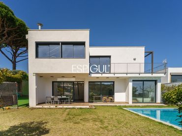 Maison avec balcon à vendre à de teia