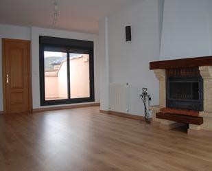 Sala d'estar de Apartament en venda en Sabiñánigo amb Calefacció, Parquet i Traster