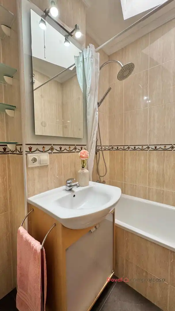 Badezimmer von Wohnung zum Verkauf in Tui mit Heizung, Abstellraum und Möbliert