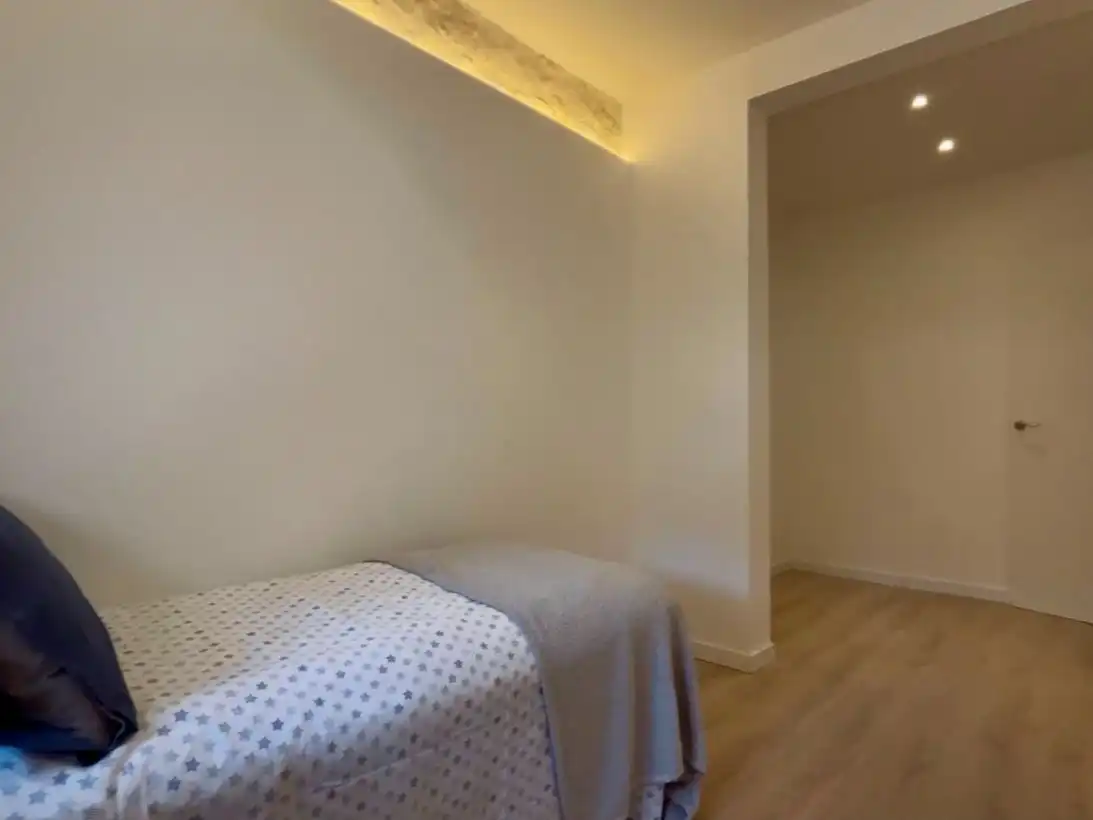 Dormitori de Casa adosada en venda en Elda amb Terrassa i Balcó